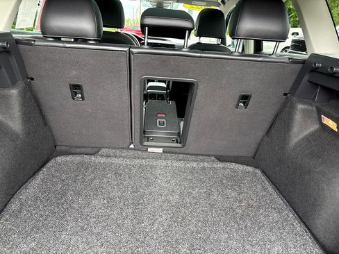 Used 2022 Volkswagen Taos SEL image 31