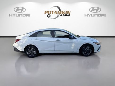 Certified 2025 Hyundai Elantra Sport FWD image 4
