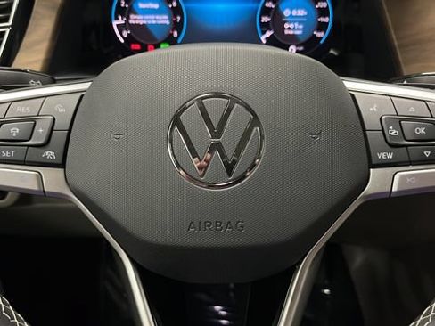 Used 2025 Volkswagen Atlas SE AWD/4WD image 16