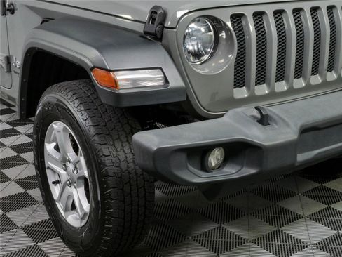 Used 2018 Jeep Wrangler Unlimited Sport S AWD/4WD image 33