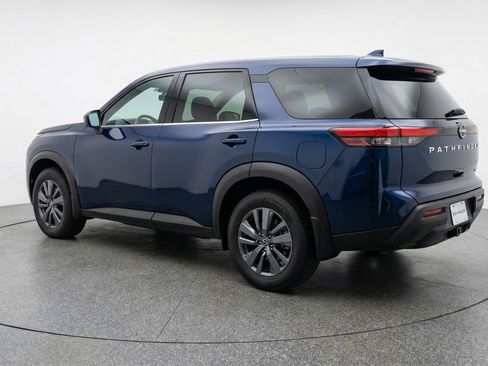 Used 2025 Nissan Pathfinder SV image 6