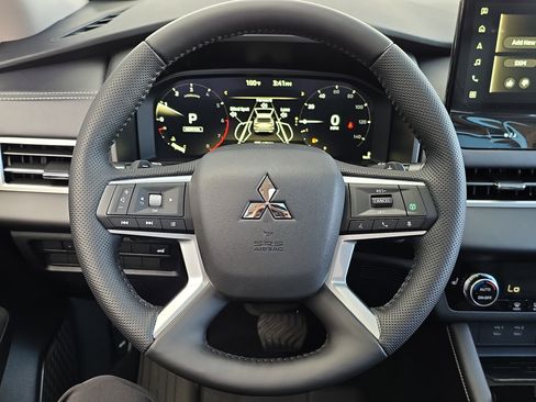 New 2026 Mitsubishi Outlander SE image 15