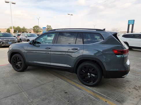 New 2026 Volkswagen Atlas SE image 4