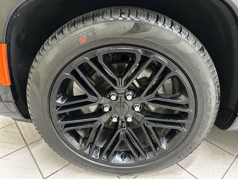 Used 2024 Jeep Wagoneer Series II w/ Convenience Group I image 16