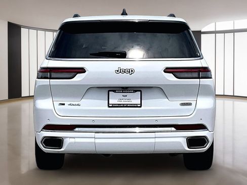 Used 2023 Jeep Grand Cherokee L Overland w/ Rear Seat Video Group I AWD/4WD image 4