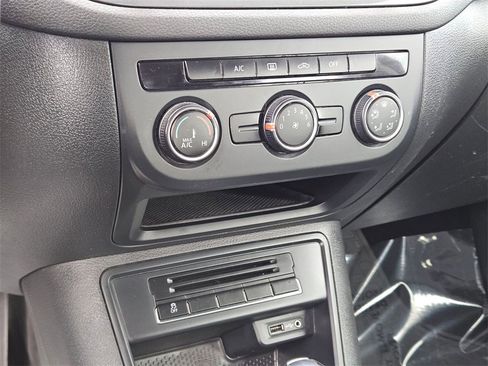 Used 2018 Volkswagen Tiguan Limited w/ Premium Package image 22