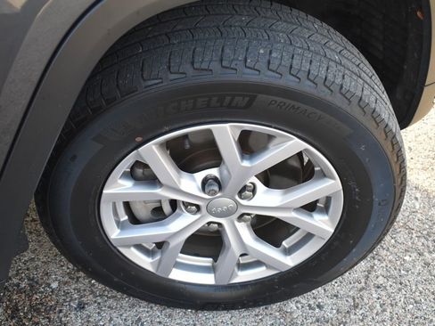 Used 2022 Jeep Grand Cherokee L Limited image 15