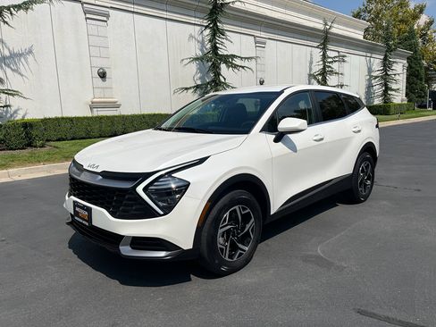 Used 2024 Kia Sportage LX image 2