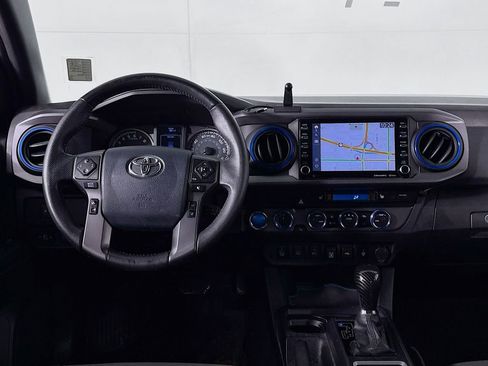 Used 2020 Toyota Tacoma TRD Off-Road w/ Advanced Technology Package image 27