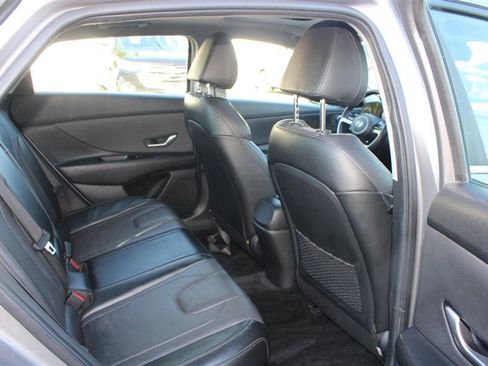 Used 2023 Hyundai Elantra Limited FWD image 13