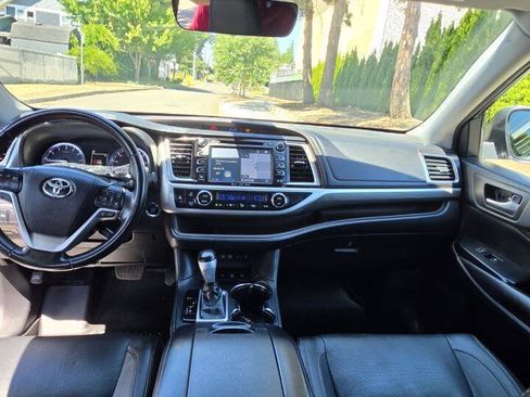Used 2018 Toyota Highlander Limited AWD/4WD image 13