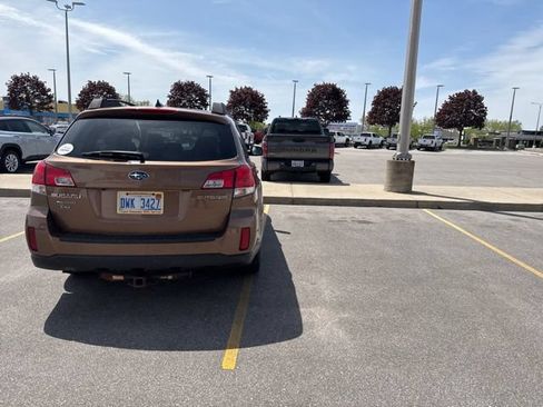 Used 2013 Subaru Outback 2.5i Limited AWD/4WD image 6