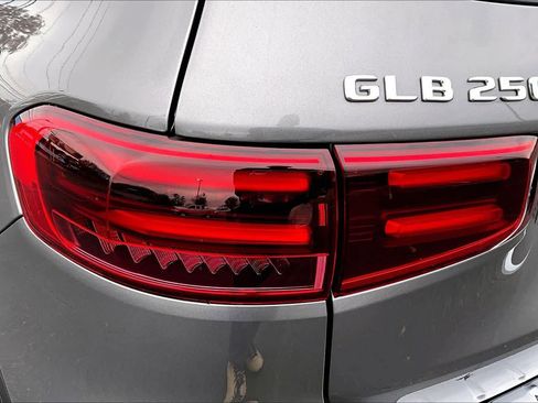 Used 2025 Mercedes-Benz GLB 250 4MATIC image 29