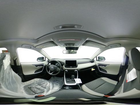 New 2025 Toyota RAV4 XLE image 33