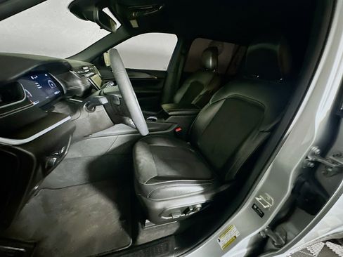 Used 2024 Jeep Grand Cherokee L Altitude image 13