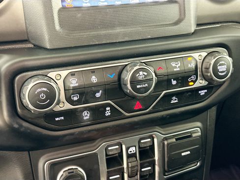 Used 2023 Jeep Gladiator Sport AWD/4WD image 19