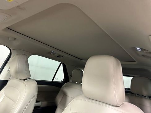 Used 2021 Ford Explorer XLT w/ Equipment Group 202A image 13