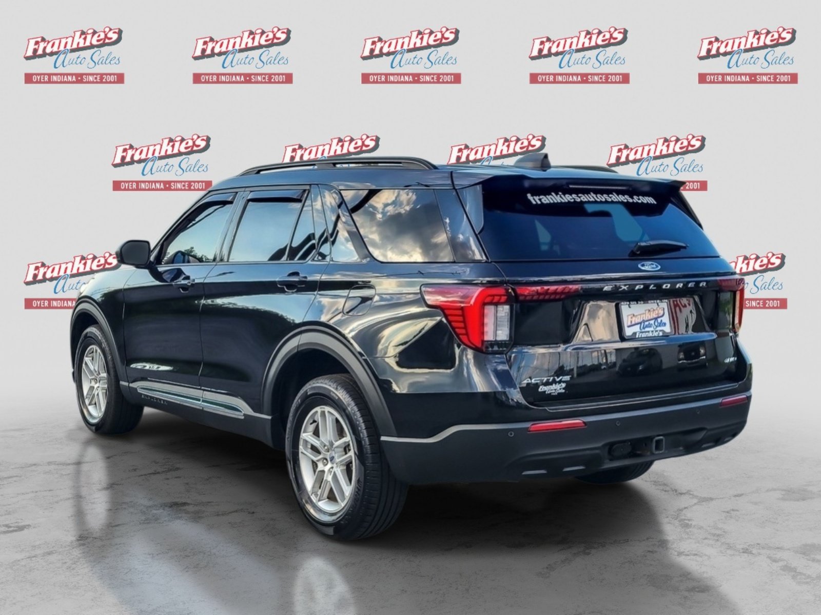 Used 2025 Ford Explorer Active AWD/4WD image 3