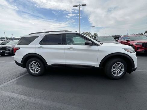 New 2026 Ford Explorer Active RWD image 2