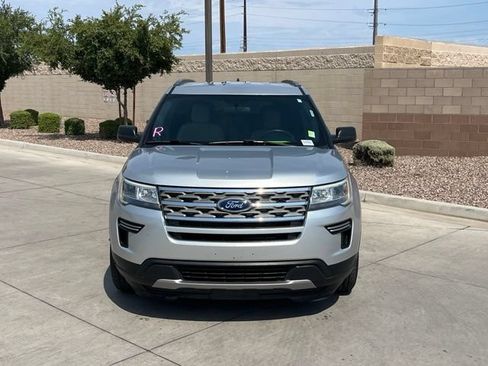 Used 2018 Ford Explorer XLT FWD image 3