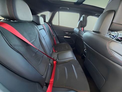 Used 2025 Mercedes-Benz GLC 43 AMG 4MATIC image 31