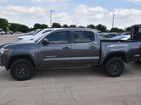 Used 2020 Toyota Tacoma SR5 RWD image 8