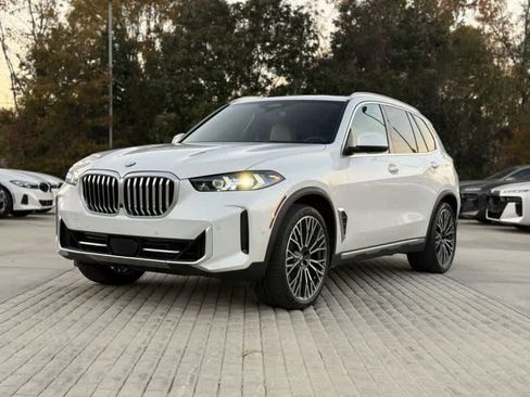 Used 2024 BMW X5 xDrive40i w/ Premium Package image 2