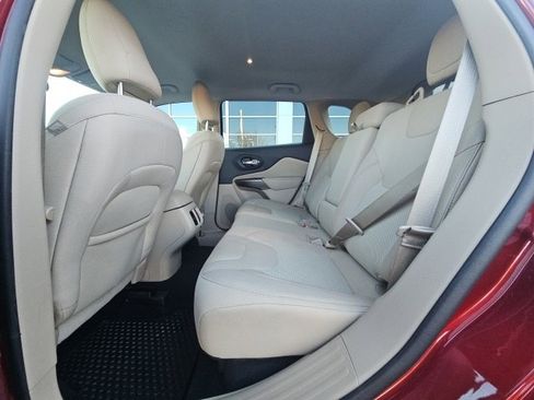 Used 2020 Jeep Cherokee Latitude w/ Cold Weather Group image 9