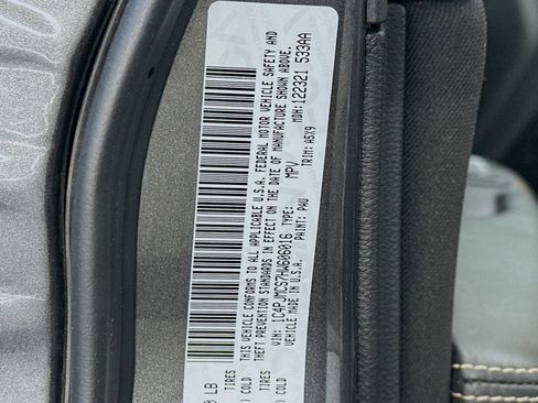 Used 2017 Jeep Cherokee Latitude w/ Cold Weather Group image 12