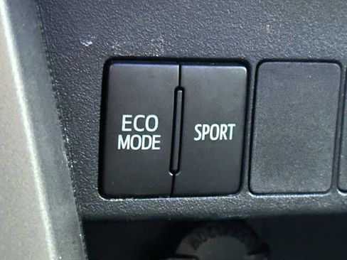 Used 2016 Toyota RAV4 XLE w/ Convenience Package AWD/4WD image 14