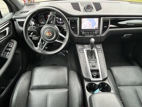 Used 2018 Porsche Macan AWD/4WD image 18