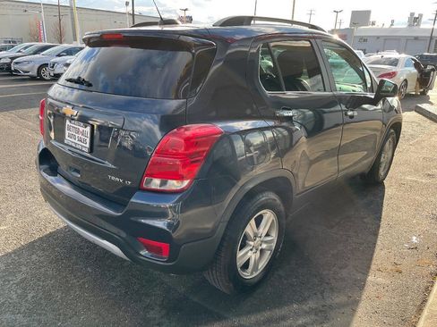 Used 2019 Chevrolet Trax LT w/ LT Convenience Package image 4