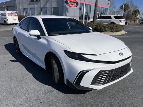 Used 2026 Toyota Camry SE image 7