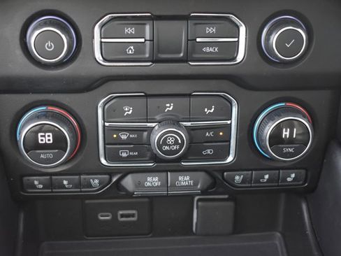 Used 2021 Chevrolet Suburban Premier w/ Premium Package image 29