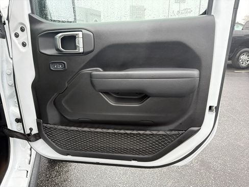 Used 2025 Jeep Wrangler Willys image 15