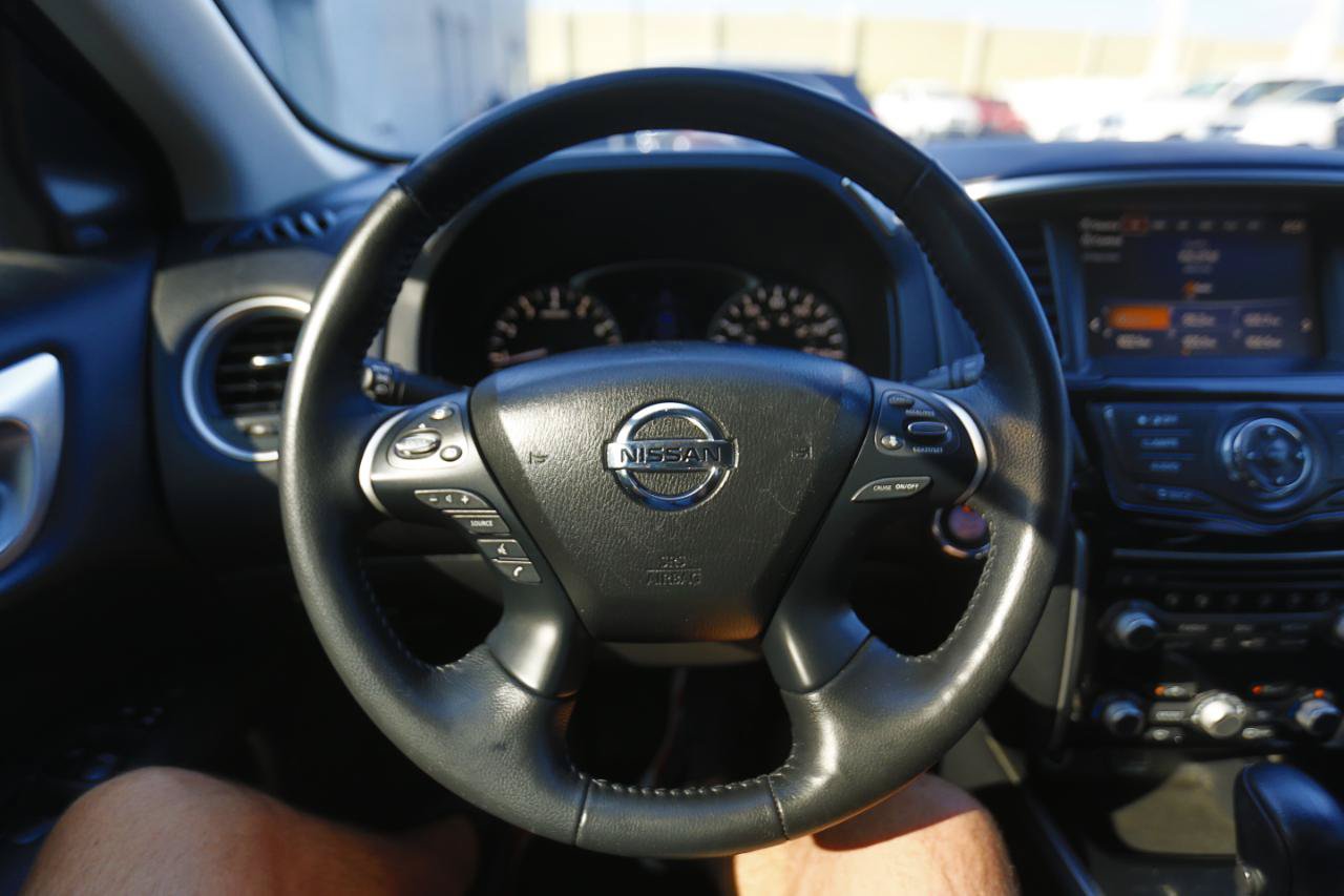 Used 2020 Nissan Pathfinder SV FWD image 6