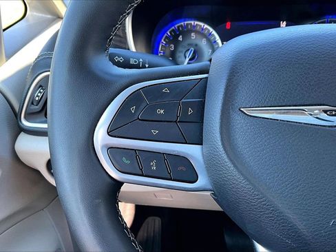Certified 2023 Chrysler Pacifica Limited image 31