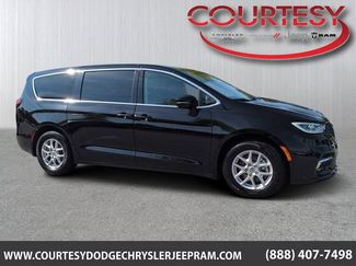 Certified 2024 Chrysler Pacifica Touring-L FWD video 1