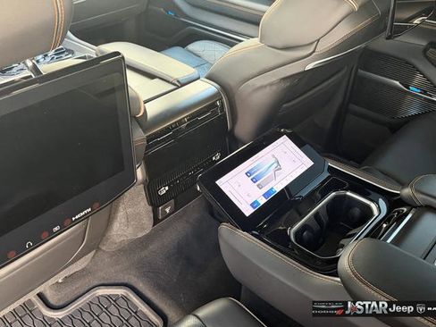 Used 2025 Jeep Grand Wagoneer Series III w/ Rear Seat Video Group 1 AWD/4WD image 23