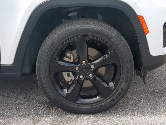 Used 2023 Jeep Grand Cherokee Altitude AWD/4WD image 11