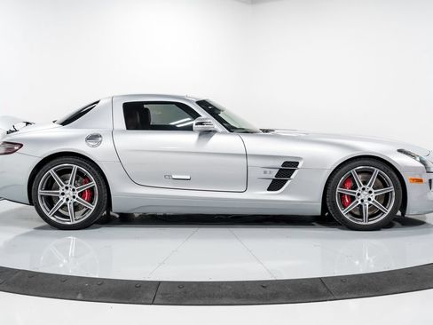 Used 2011 Mercedes-Benz SLS AMG Coupe image 2