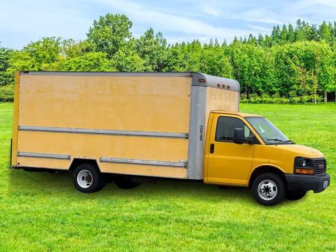 Used 2008 GMC Savana 3500 RWD image 1