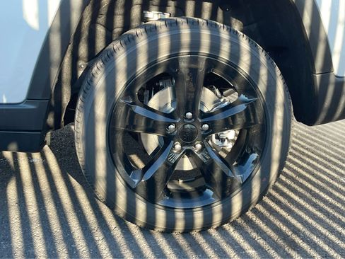 New 2025 Jeep Grand Cherokee Altitude image 10