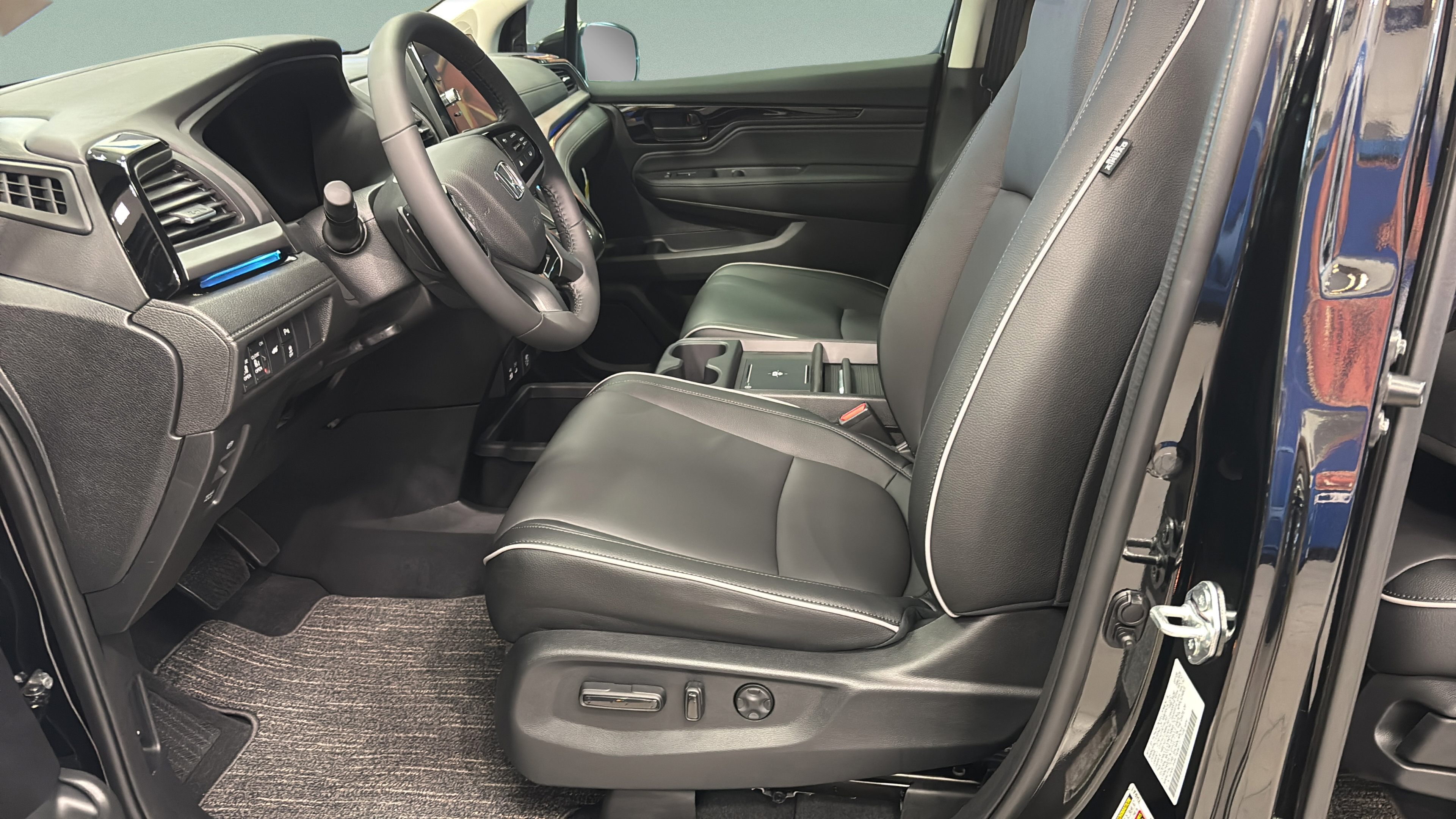New 2026 Honda Odyssey Touring image 8
