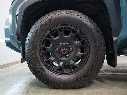 Certified 2025 Toyota 4Runner TRD Off-Road Premium AWD/4WD image 11