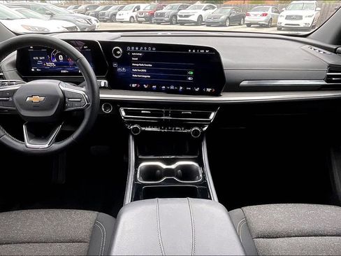 Used 2025 Chevrolet Traverse LT FWD image 21