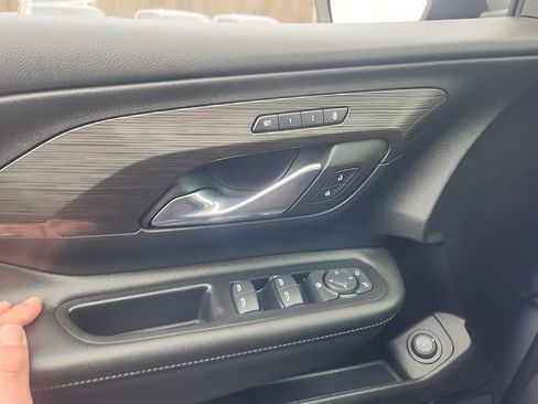 Used 2023 GMC Terrain SLT w/ Infotainment Package II image 30