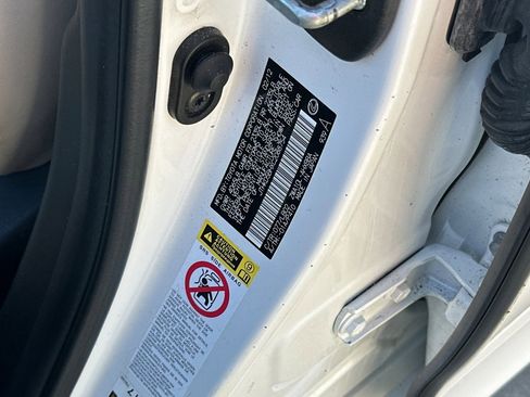 Used 2012 Lexus CT 200h FWD 4dr Hybrid image 20