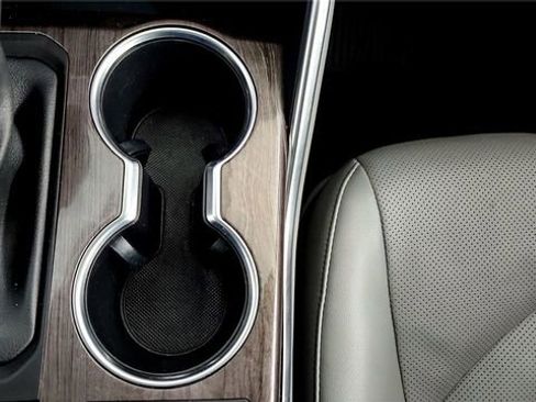 Used 2023 Toyota Highlander Limited image 22