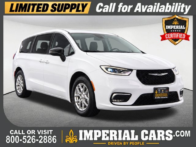 Used 2026 Chrysler Pacifica Select FWD image 1